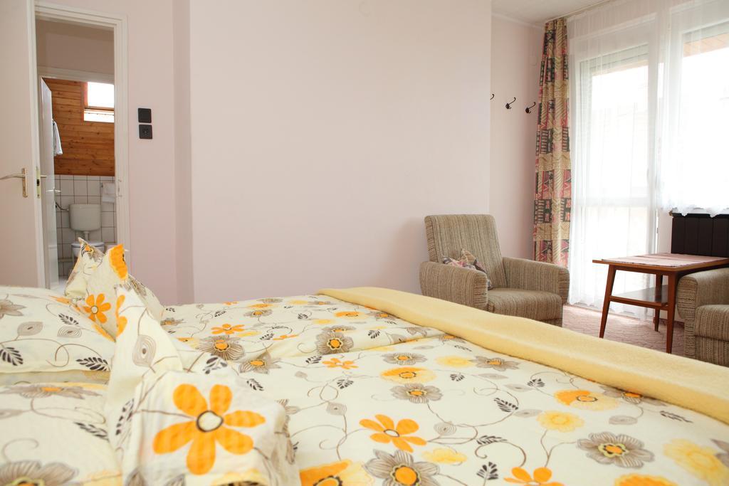 Viola House Hotel Heviz Ruang foto